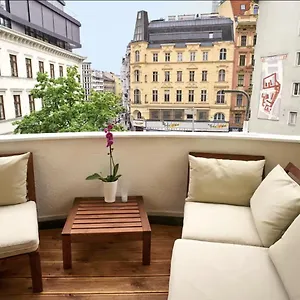 Apartment Balcony Oasis Operastreet