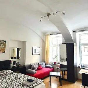 Msq Diana - 10 Min From Center - Free Coffee And Tea - High Speed Internet Wiedeń